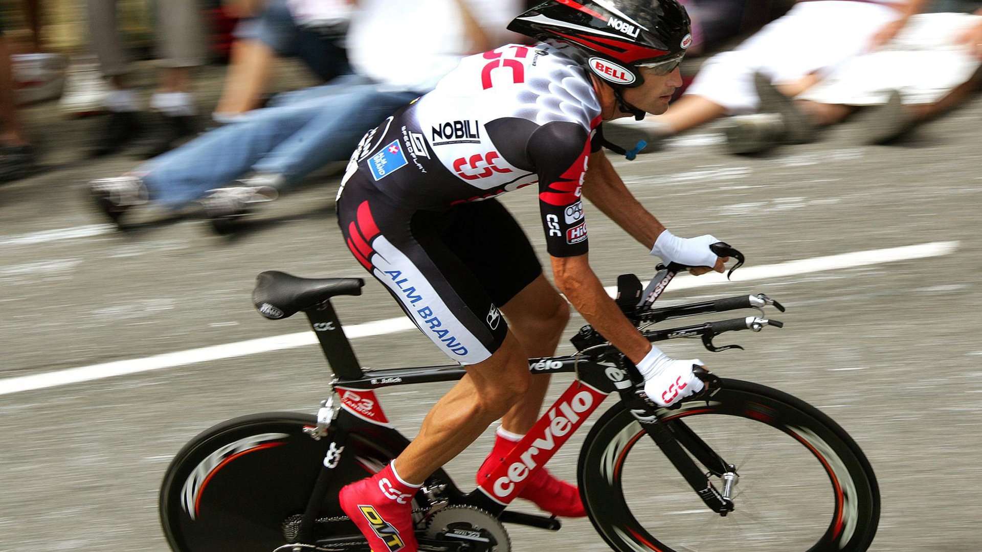 大陆杯资格赛出现黑马球队挑战传统强队，大陆联赛足球